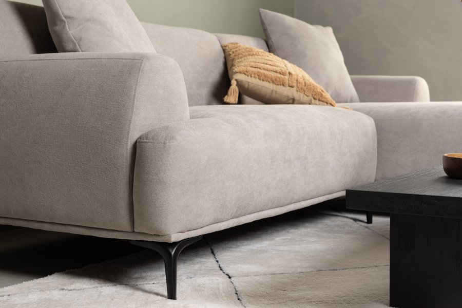 VENTURE DESIGN Viskan sofa, m. sjeselong - lys gr polyester og matt sort metall