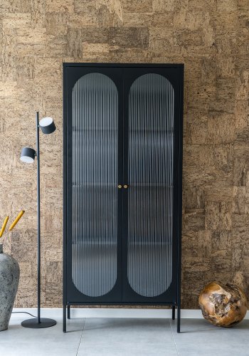 HOUSE NORDIC Adelaide vitrineskap, m. 2 riflet glassdrer - sort stl