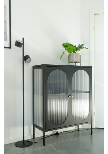 HOUSE NORDIC Adelaide vitrineskap, m. 2 riflet glassdrer - sort stl