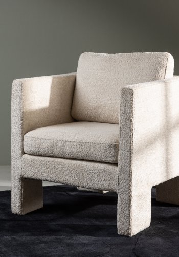 VENTURE DESIGN Ragusa lenestol, med armlener - hvit bouclé stoff