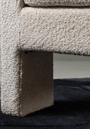 VENTURE DESIGN Ragusa lenestol, med armlener - hvit bouclé stoff