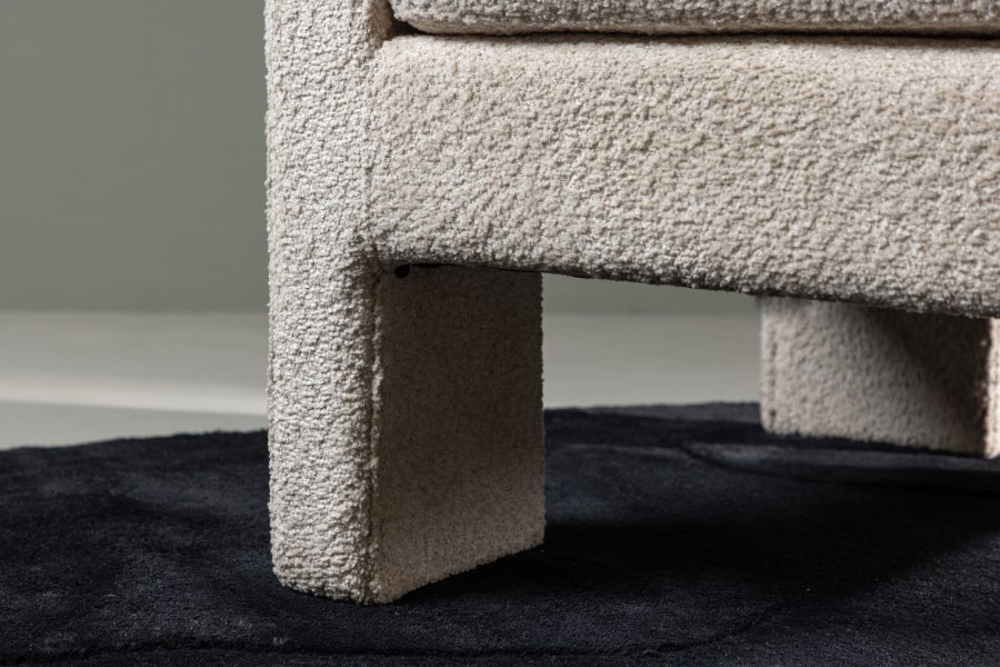 VENTURE DESIGN Ragusa lenestol, med armlener - hvit bouclé stoff