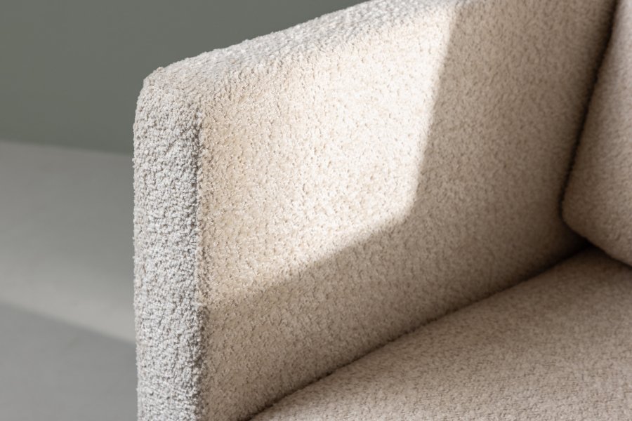 VENTURE DESIGN Ragusa lenestol, med armlener - hvit bouclé stoff