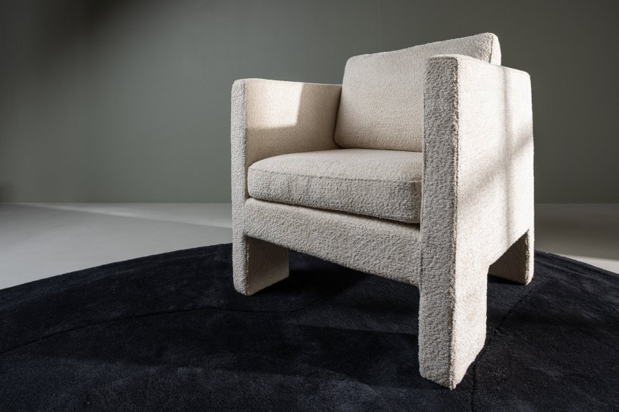 VENTURE DESIGN Ragusa lenestol, med armlener - hvit bouclé stoff