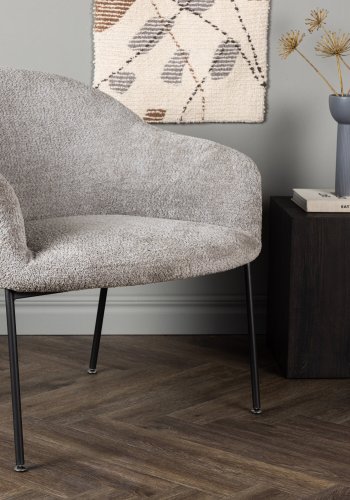 VENTURE DESIGN Catania Sessel, mit Armlehnen – hellgraues Polyesterbouclé und schwarzer Stahl