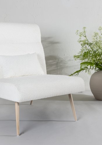VENTURE DESIGN Bloom lenestol - hvit polyester teddystoff og hvitkalket stl