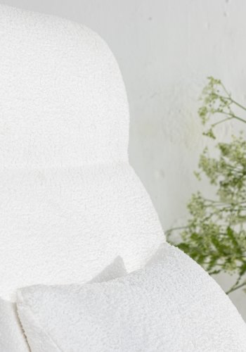 VENTURE DESIGN Bloom lenestol - hvit polyester teddystoff og hvitkalket stl