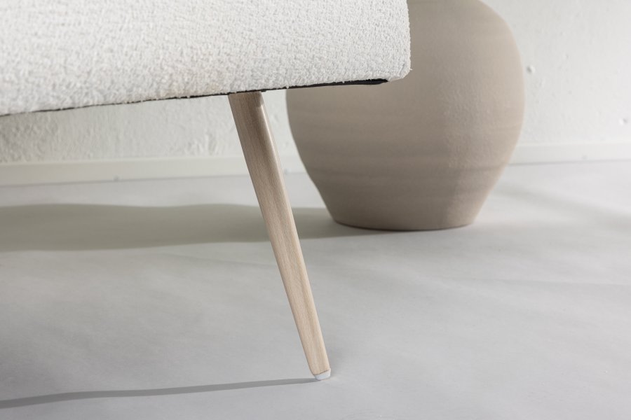 VENTURE DESIGN Bloom lenestol - hvit polyester teddystoff og hvitkalket stl