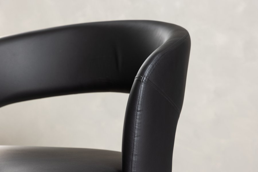 VENTURE DESIGN Mundo ftölj, m. armstöd - svart PU och svart stl