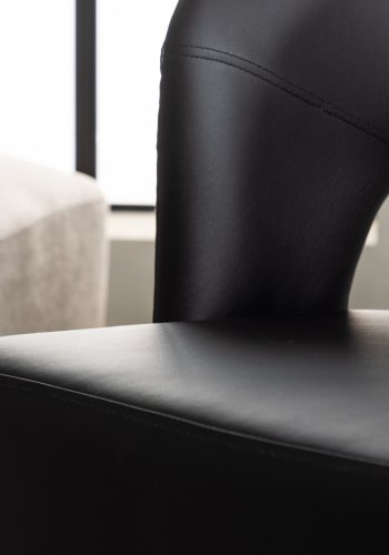 VENTURE DESIGN Mundo ftölj, m. armstöd - svart PU och svart stl