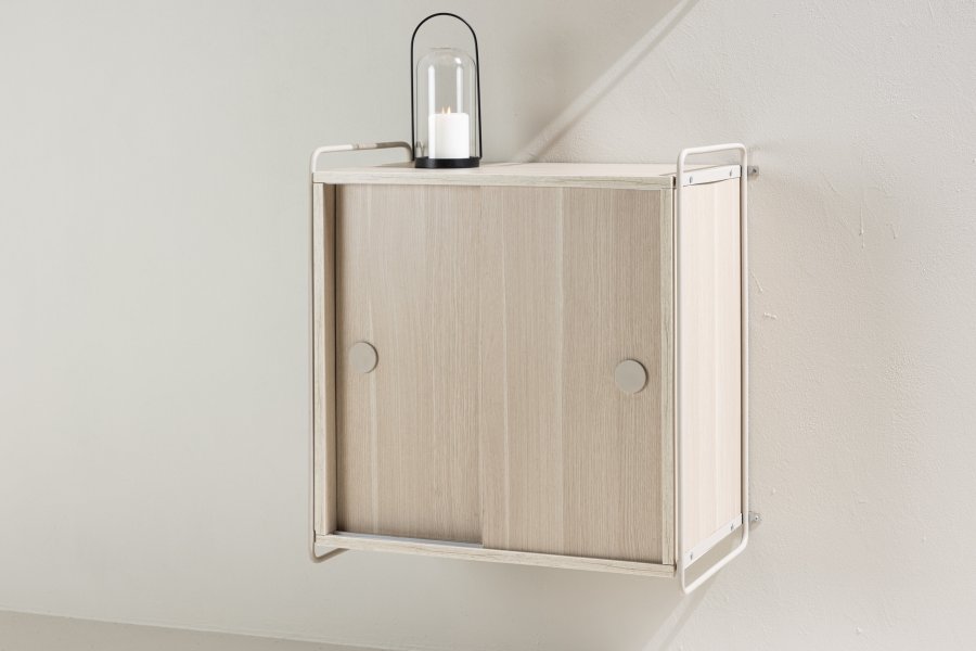 VENTURE DESIGN Paris veggskap, m. 2 skyvedrer - hvitkalket MDF (61x35x67,8cm)