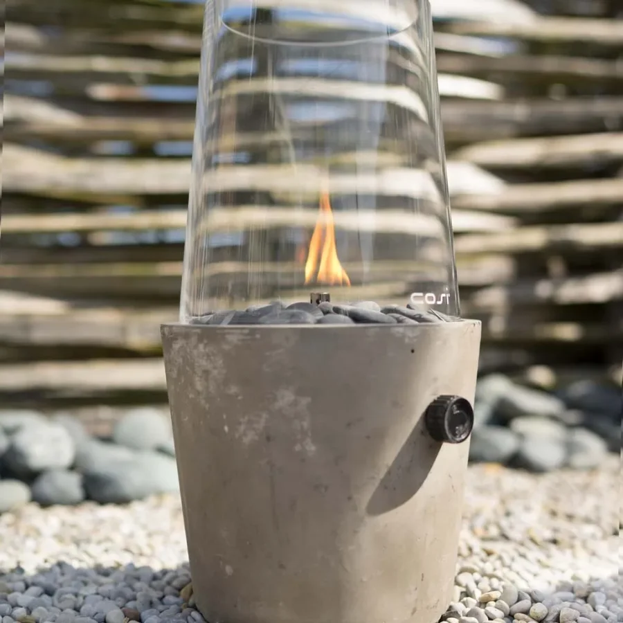 COSI FIRES Cosiscoop Zement-Gaslaterne, rund, mit Glas und Kieselsteinen – Beton (H:39)
