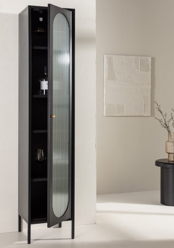 VENTURE DESIGN Cali Schrank, mit 1 Tür und 4 Regalen – Glas und schwarzer Stahl