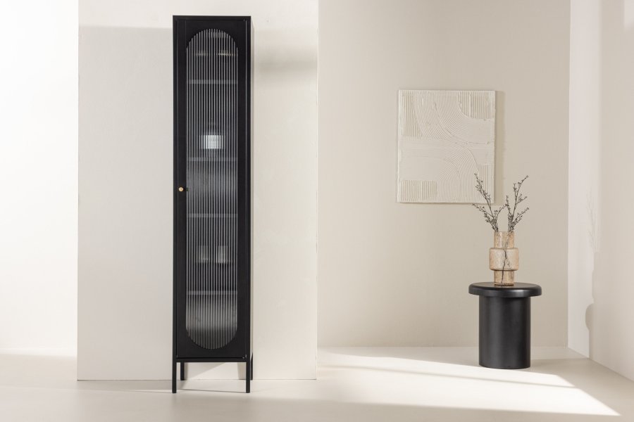 VENTURE DESIGN Cali Schrank, mit 1 Tür und 4 Regalen – Glas und schwarzer Stahl