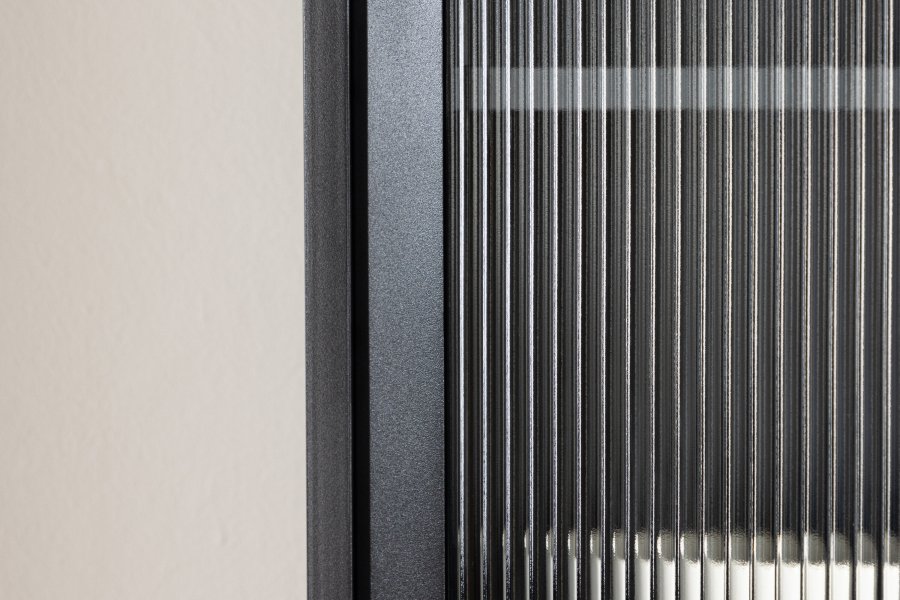 VENTURE DESIGN La Paz skap, med 2 drer og 3 skuffer - glass og sort stl