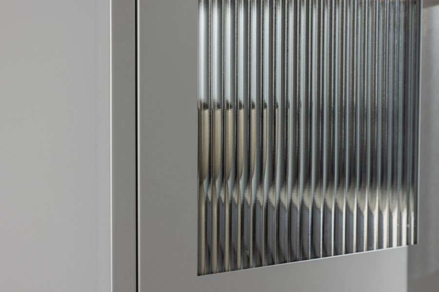 VENTURE DESIGN La Paz skap, m. 2 drer og 3 skuffer - glass og lysegr stl