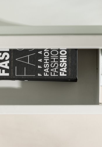 VENTURE DESIGN Fortaleza Beistelltisch, mit 1 Schublade – Glas und weißer Stahl (40x40)