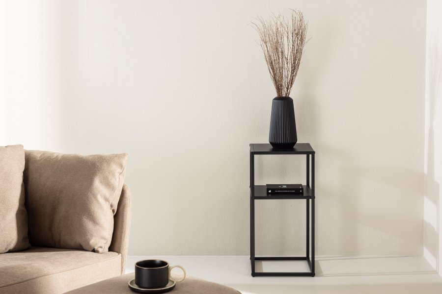 VENTURE DESIGN Punta Arenas sidebord, m. 1 hylle - svart stl (30x30)