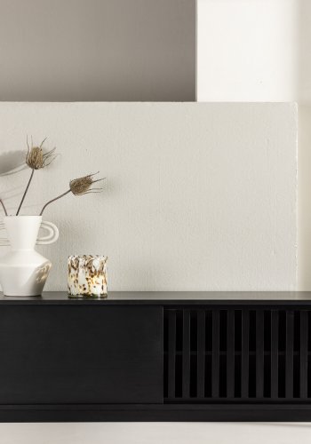 VENTURE DESIGN Lugo TV-benk, m. 2 skyvedrer og hylle - sort melamin (180x40)