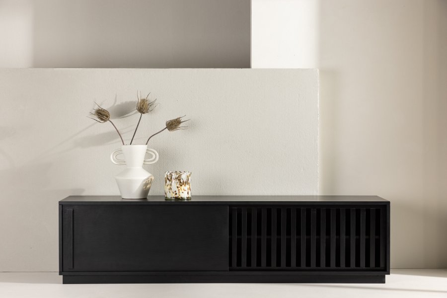 VENTURE DESIGN Lugo TV-benk, m. 2 skyvedrer og hylle - sort melamin (180x40)