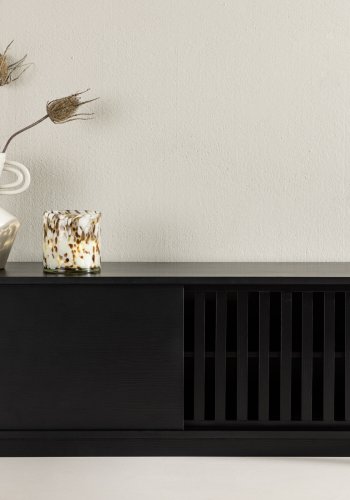 VENTURE DESIGN Lugo TV-benk, m. 2 skyvedrer og hylle - sort melamin (180x40)