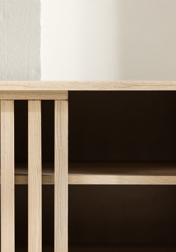 VENTURE DESIGN Lugo TV-benk, m. 2 skyvedrer og hylle - hvitkalket melamin (180x40)