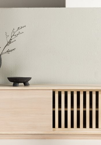 VENTURE DESIGN Lugo TV-benk, m. 2 skyvedrer og hylle - hvitkalket melamin (180x40)