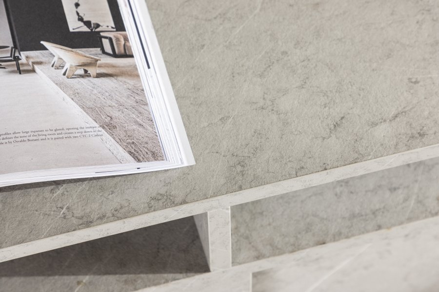 VENTURE DESIGN Girona TV-benk, m 2 skyvedrer - gr betongmelamin (180x40)