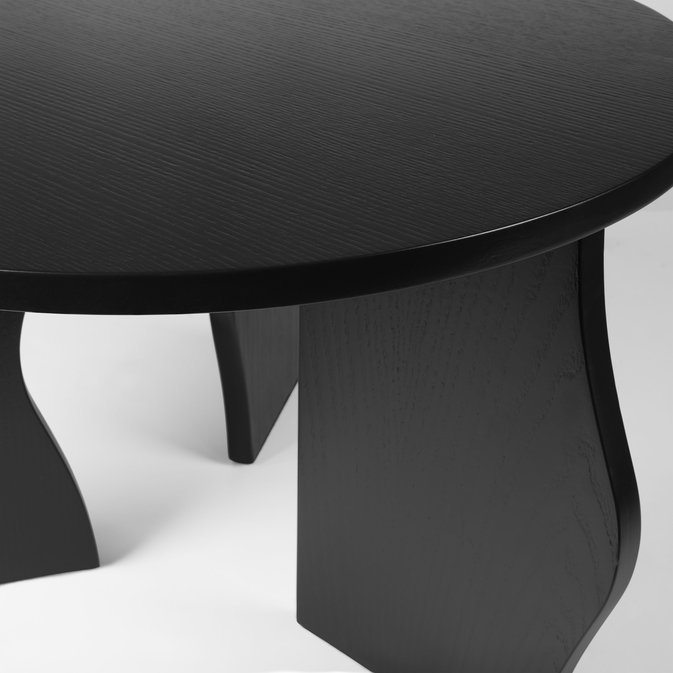 BROSTE COPENHAGEN Brook Beistelltisch, rund – schwarzes Eschenfurnier (60)