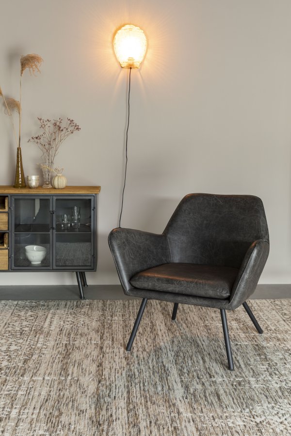 WHITE LABEL LIVING Bon loungestol, med armlener - mrkegrtt kunstskinn og metall