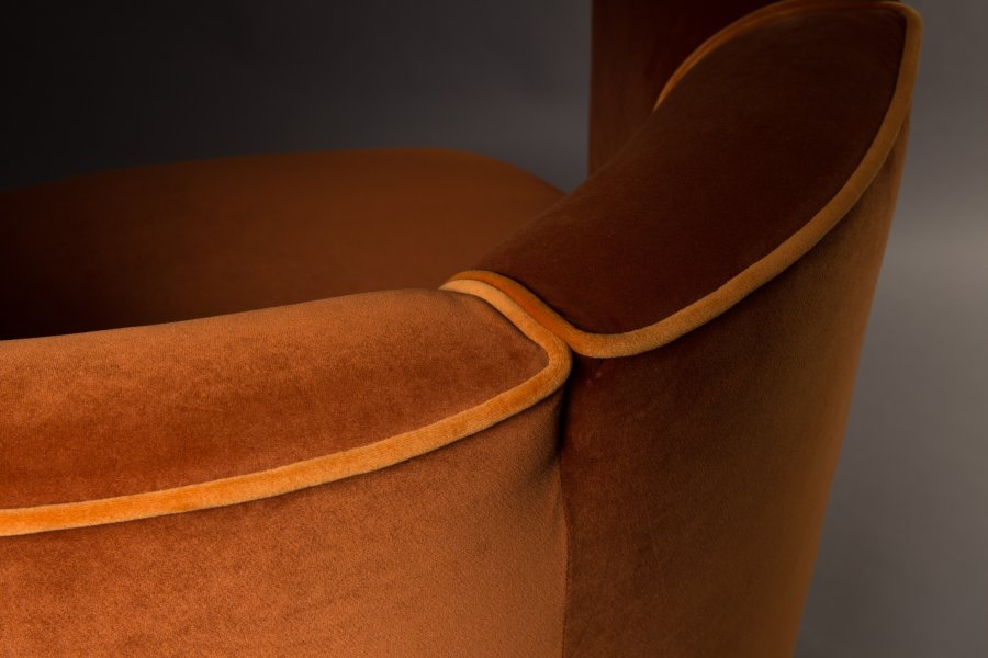 DUTCHBONE Flower Loungesessel mit Armlehnen – orangefarbener Samtstoff und schwarzer Stahl