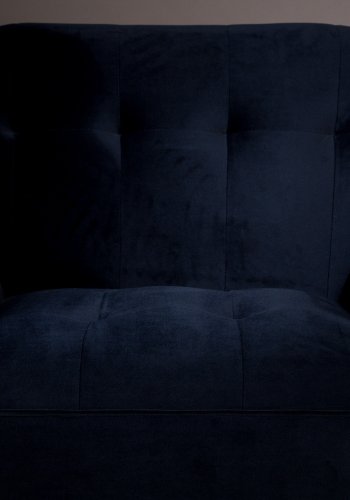 DUTCHBONE Kate Loungesessel, mit Armlehnen – tiefblaues Tonpolyester und schwarzes Eisen