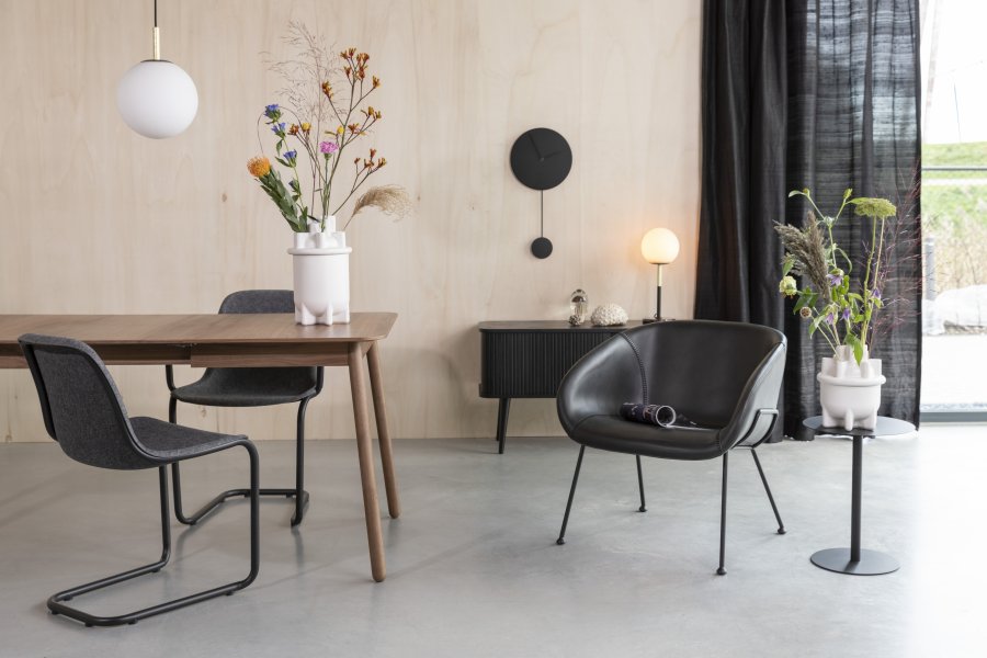 ZUIVER Feston loungestol, med armlener - sort PU og stl