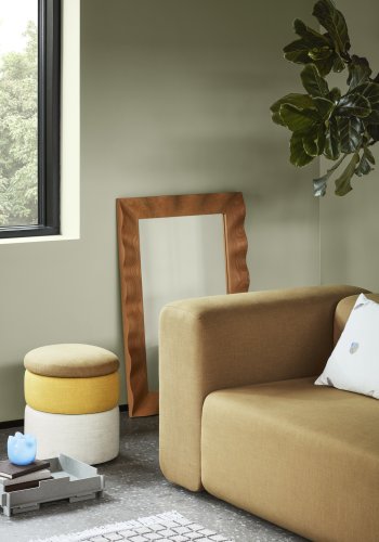 BROSTE COPENHAGEN Pond Pouf, rund – ockerfarbener Stoff (38)