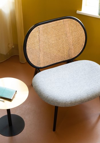 ZUIVER Spike loungestol - naturlig rotting, gr polyester og sort stl