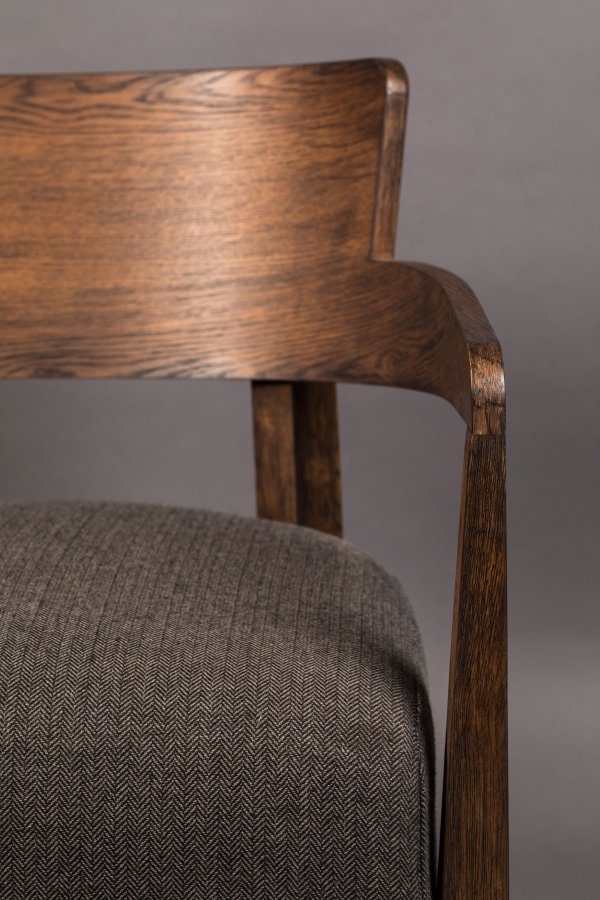 DUTCHBONE Duran Loungesessel, mit Armlehnen – graues Polyester und braune Eiche