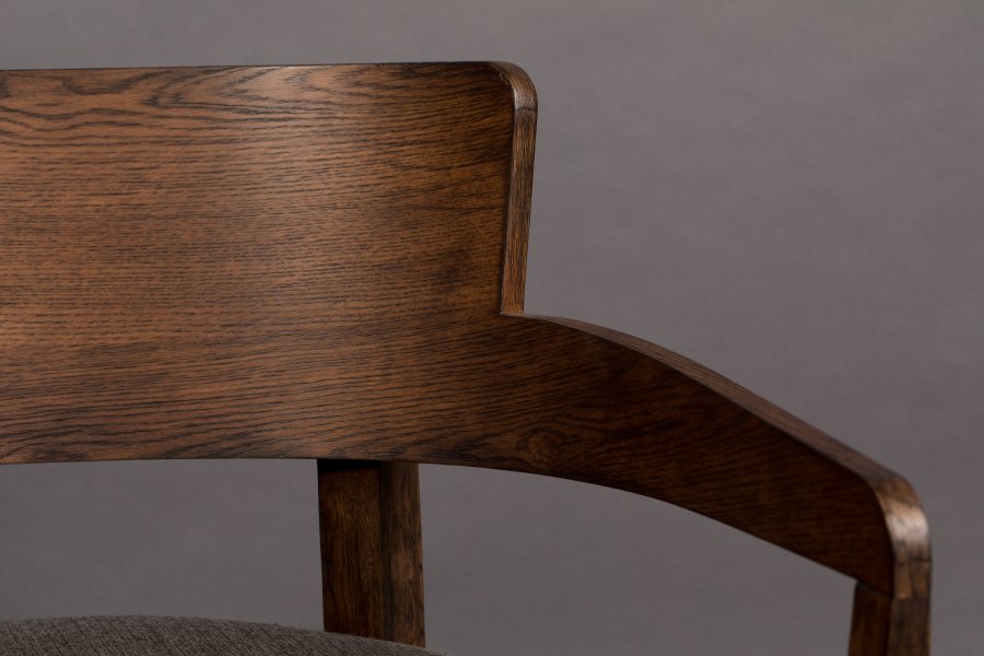 DUTCHBONE Duran Loungesessel, mit Armlehnen – graues Polyester und braune Eiche