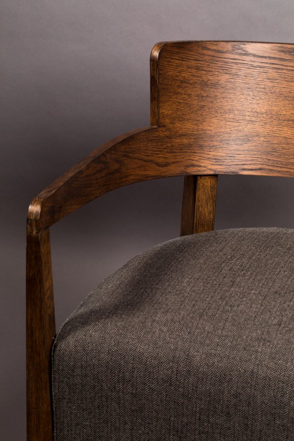 DUTCHBONE Duran Loungesessel, mit Armlehnen – graues Polyester und braune Eiche