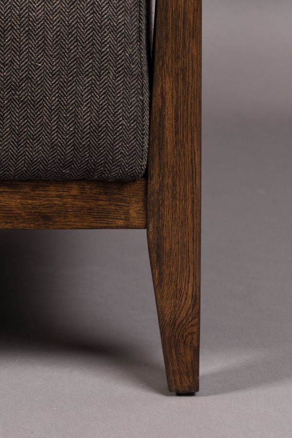 DUTCHBONE Duran Loungesessel, mit Armlehnen – graues Polyester und braune Eiche