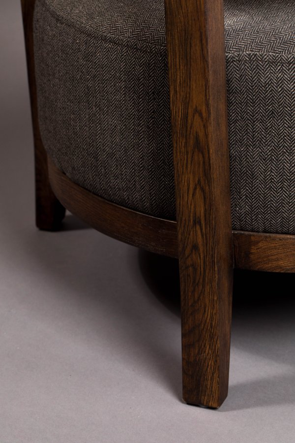 DUTCHBONE Duran Loungesessel, mit Armlehnen – graues Polyester und braune Eiche