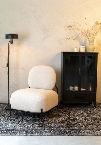 WHITE LABEL LIVING Polly loungestol - elfenben teddystoff og strykejern