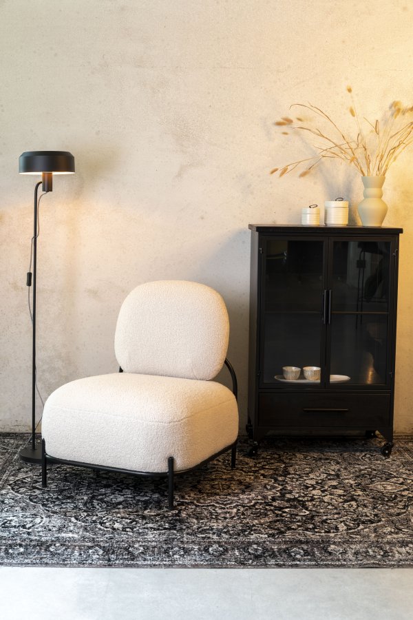 WHITE LABEL LIVING Polly loungestol - elfenben teddystoff og strykejern