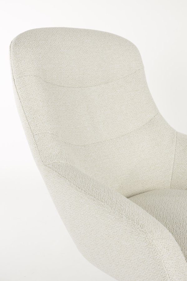 WHITE LABEL LIVING Yuki loungestol, med armlener - off-white stoff