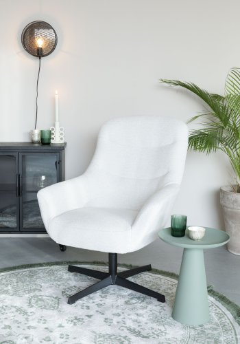 WHITE LABEL LIVING Yuki loungestol, med armlener - off-white stoff
