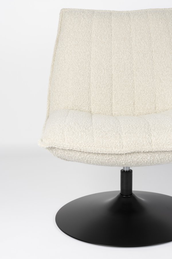 WHITE LABEL LIVING Jax loungestol - off-white bouclé og metall