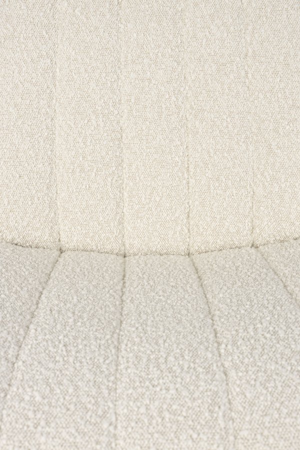 WHITE LABEL LIVING Jax loungestol - off-white bouclé og metall