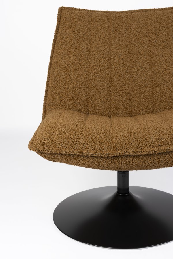 WHITE LABEL LIVING Jax loungestol - oker bouclé og metall