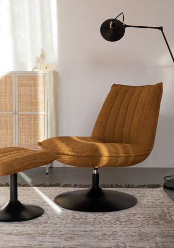 WHITE LABEL LIVING Jax loungestol - oker bouclé og metall