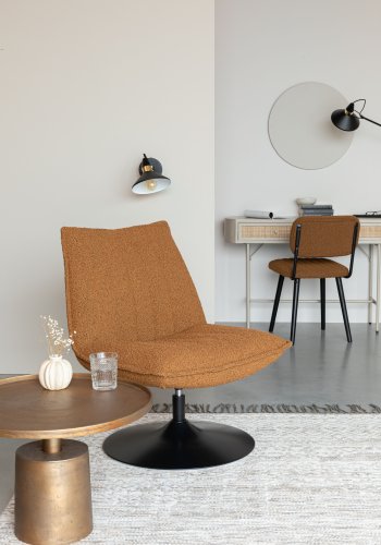 WHITE LABEL LIVING Jax loungestol - oker bouclé og metall