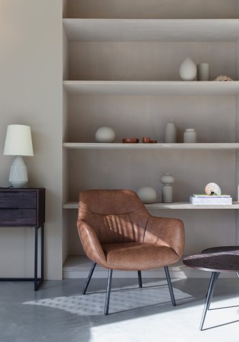 WHITE LABEL LIVING Dude lenestol, m. armlen - vintage brun PU og stl